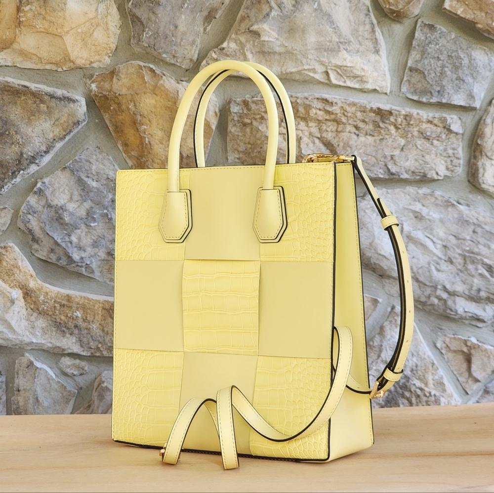 Michael Kors Mercer MD Crossbody Yellow - Picture 3 of 8